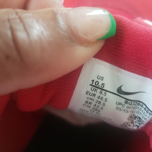 Mens red nikes NWOT - Picture 2 of 2